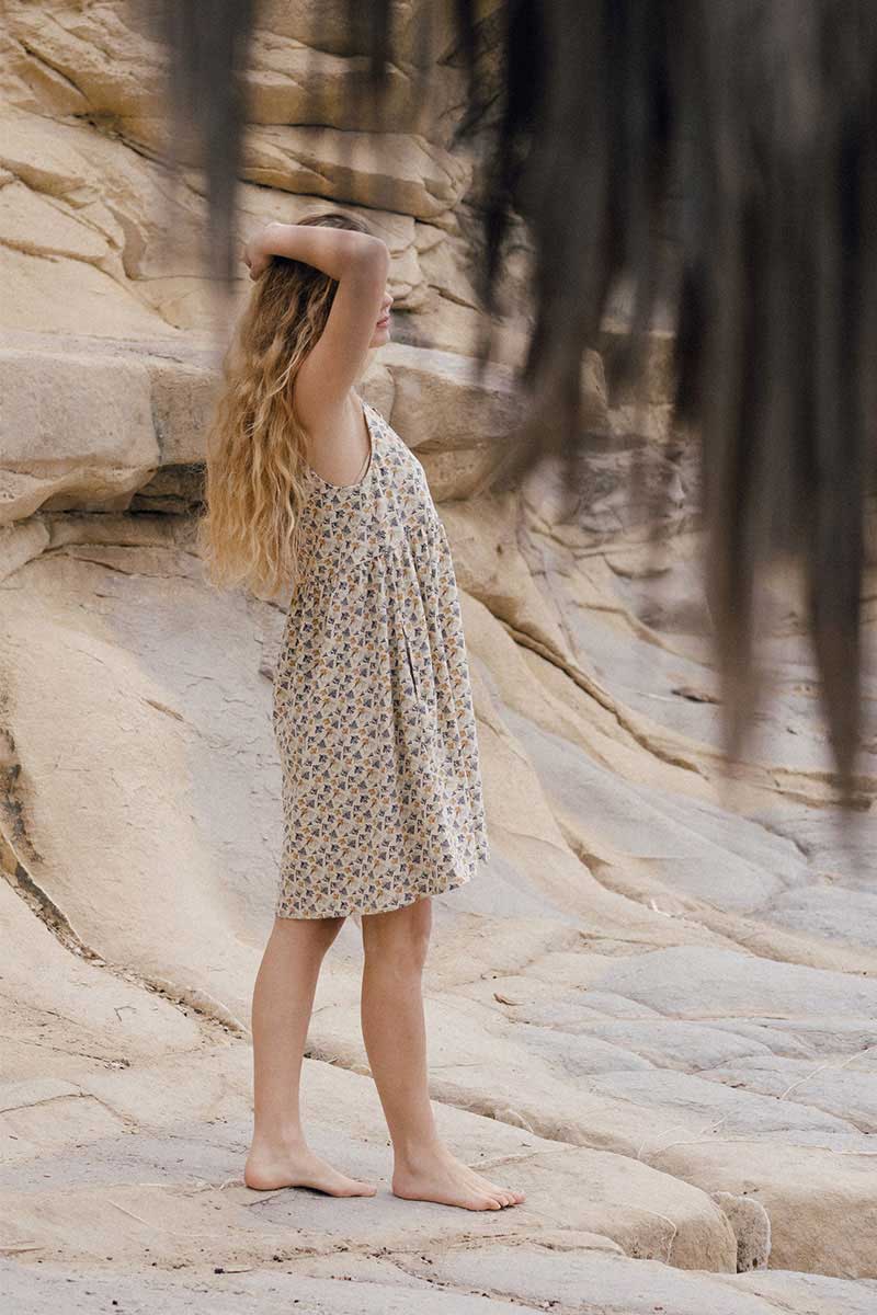 Vestido corte imperio beige con corales ecológico - Imagen 8